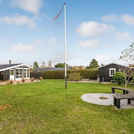 3 Bedroom Lovely In Holiday home
