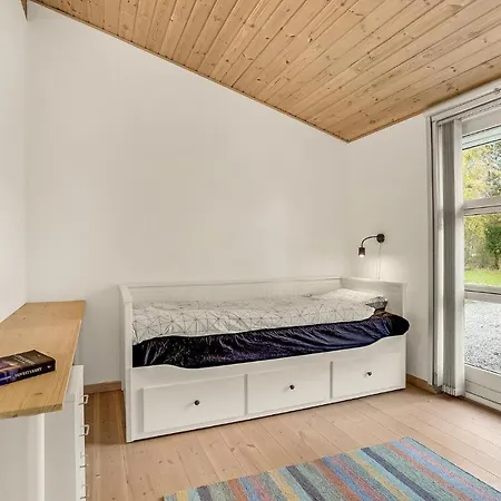 3 Bedroom Lovely In Holiday home