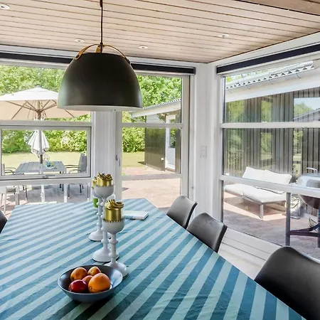 Дом отдыха 3 Bedroom Lovely In Рёдбю