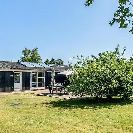 3 Bedroom Lovely In * Рёдбю