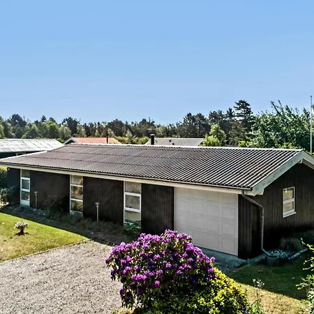 Дом отдыха 3 Bedroom Lovely In *