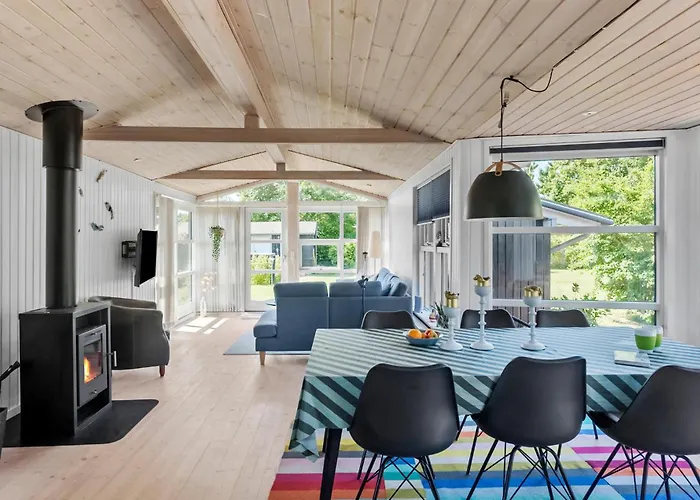Semesterbostad 3 Bedroom Lovely In